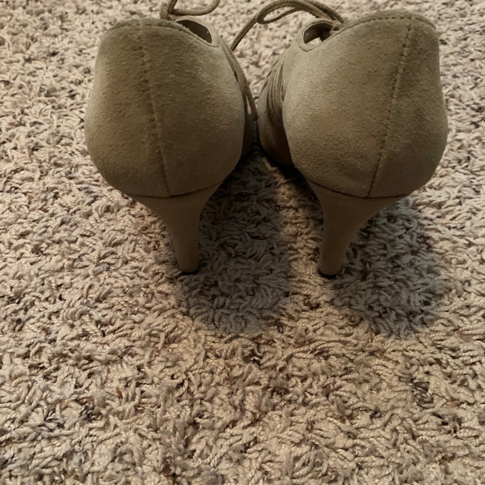 Heels - Picture 4 of 5